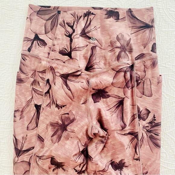 Athleta Salutation Stash Pocket 7/8 Leggings - Picture 4 of 7